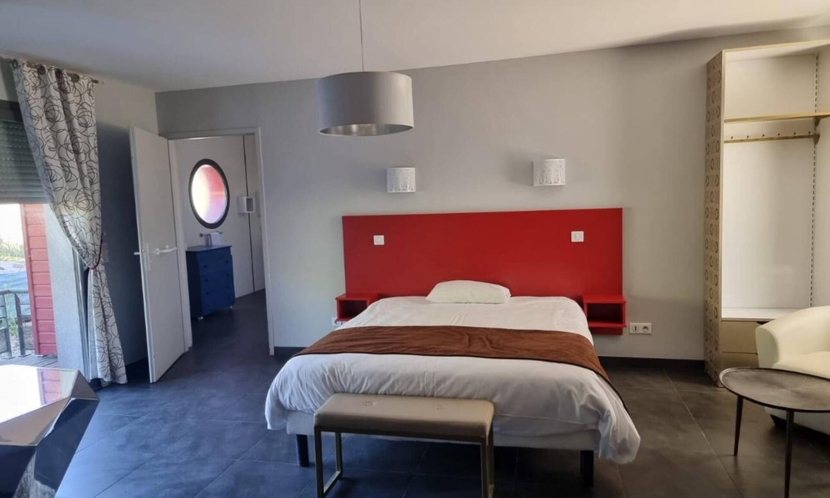 Grisolles Hotel | Le relais des garrigues