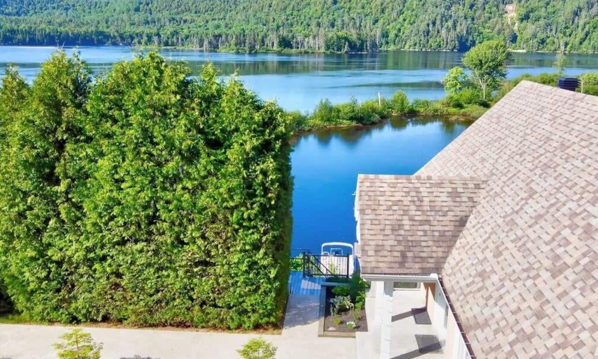 Saint-Roch-de-Mekinac Ski Chalet | Le Repère Navigable River Spa Ski Dock
