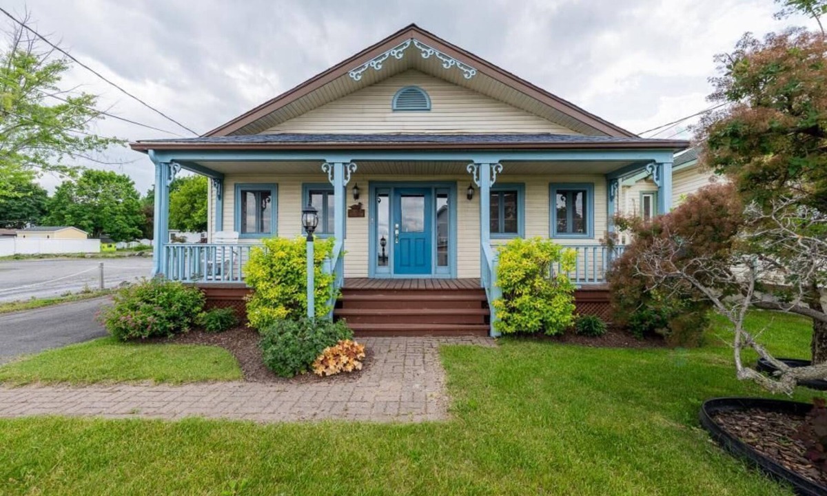 Venise-en-Quebec Ski Chalet | Le Repere du Lac - Lake View, Access, beach & Spa