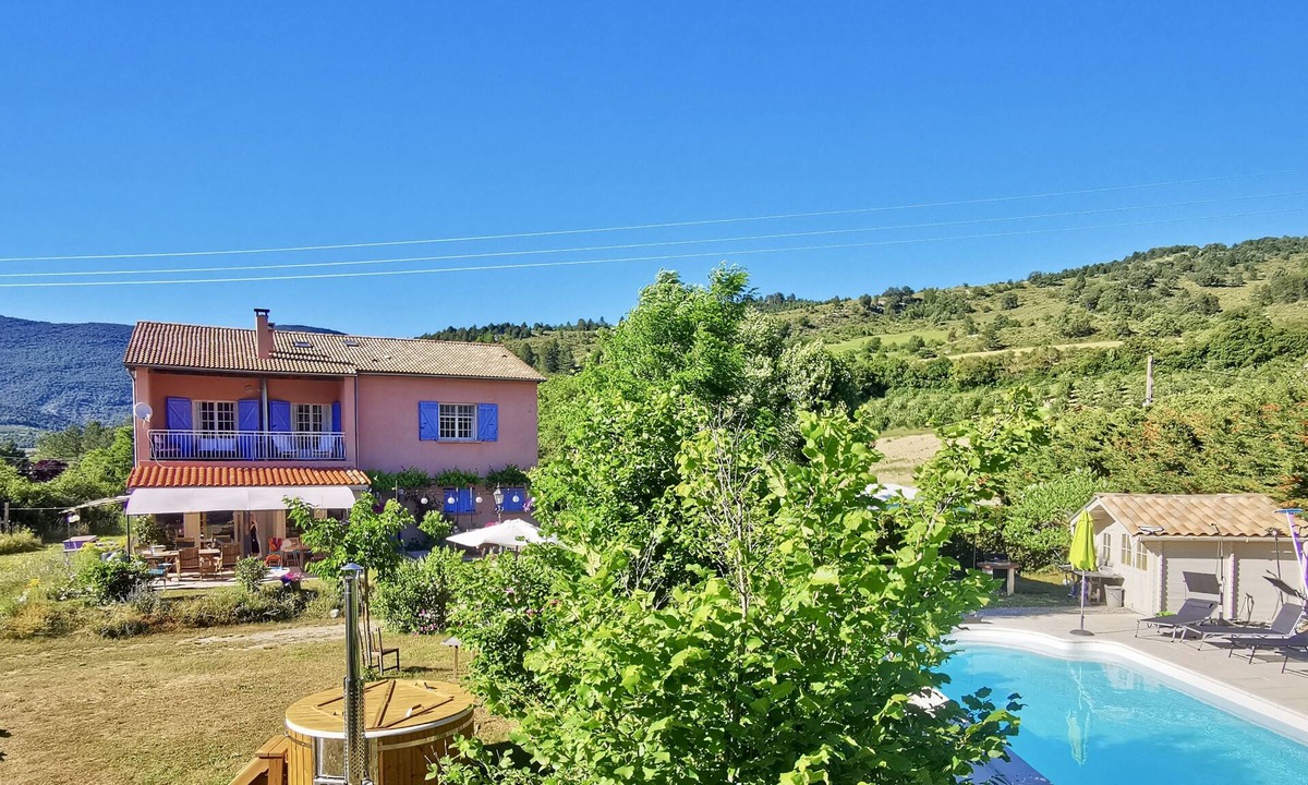 Lachau House | Le Rêve is the place for family, friends, walking and cycling groups for 17 people