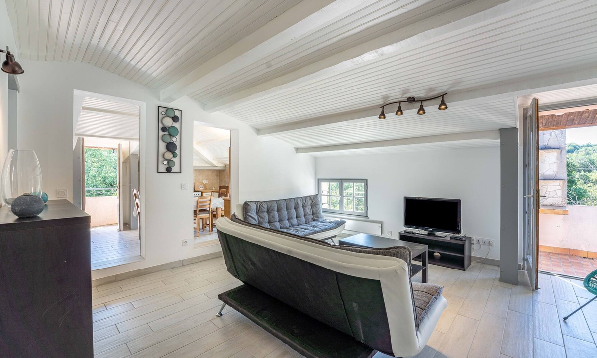 Salavas Apartment | Le Rieusset 2 - Three Bedroom Apartment, Sleeps 6