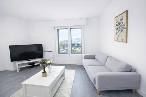 Asnieres-sur-Seine Apartment | Le Rive - 4 pers - Vue Seine - Wifi