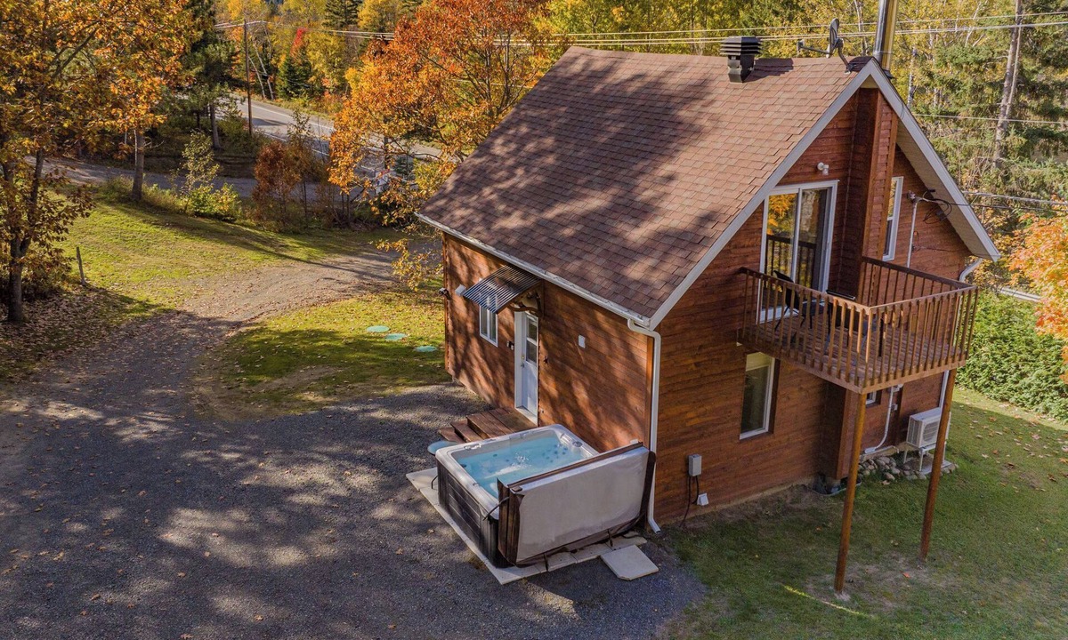 Saint-Roch-de-Mekinac Ski Chalet | Le Road Shack | Spa Snowmobile Dog Friendly