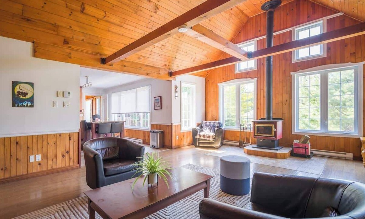 St-Adolphe-d'Howard Cottage | Le Rocher St-Joseph – Lakefront Chalet with Spa,
