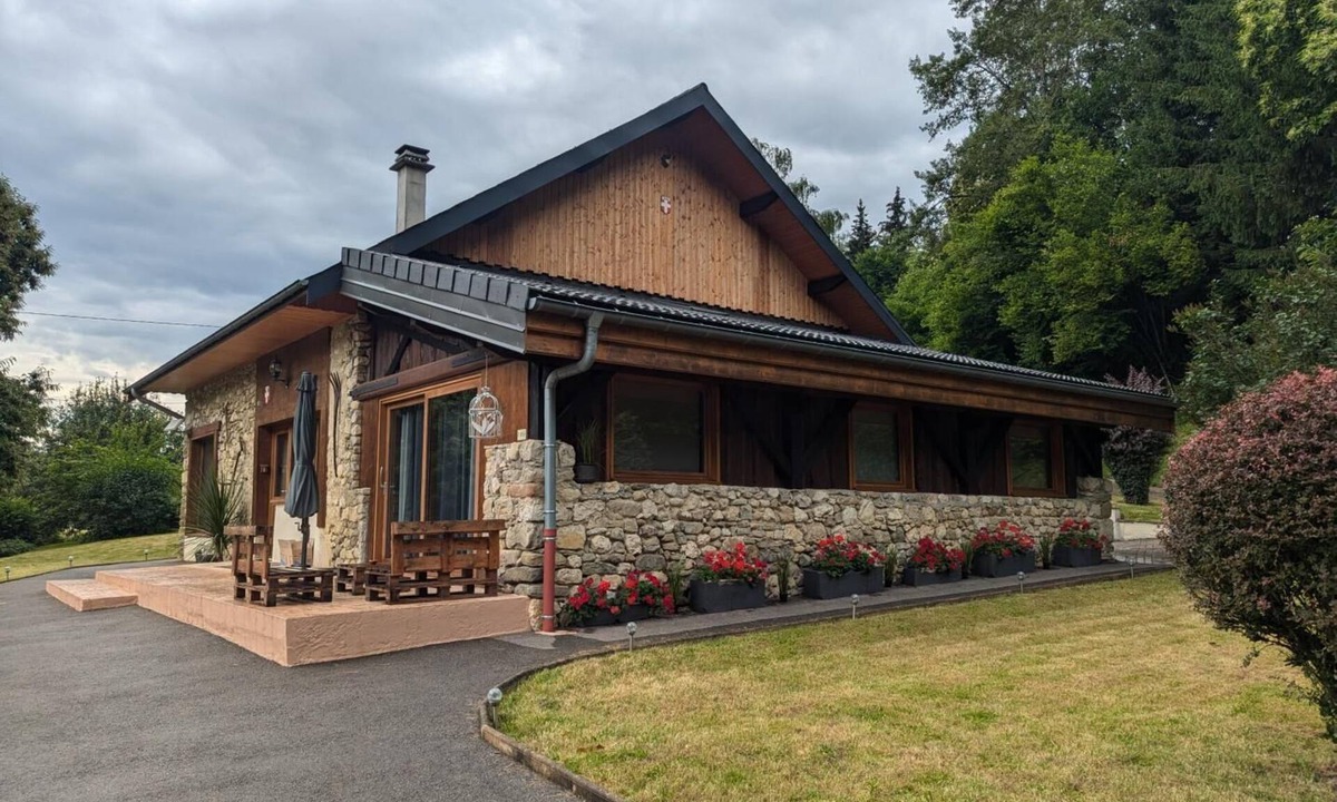 Attignat-Oncin House | LE RUE DES GRANDS CHAMPS