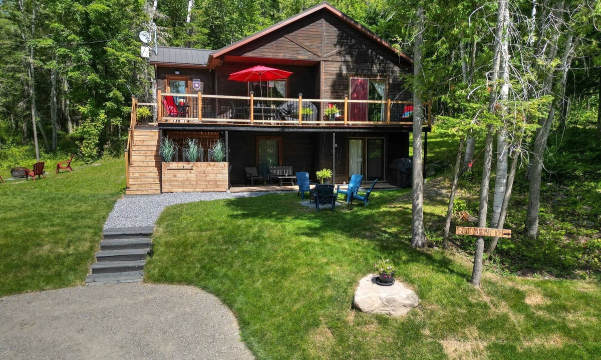 Pohenegamook Ski Chalet | Le Rustique Moderne Détente | Lake Access