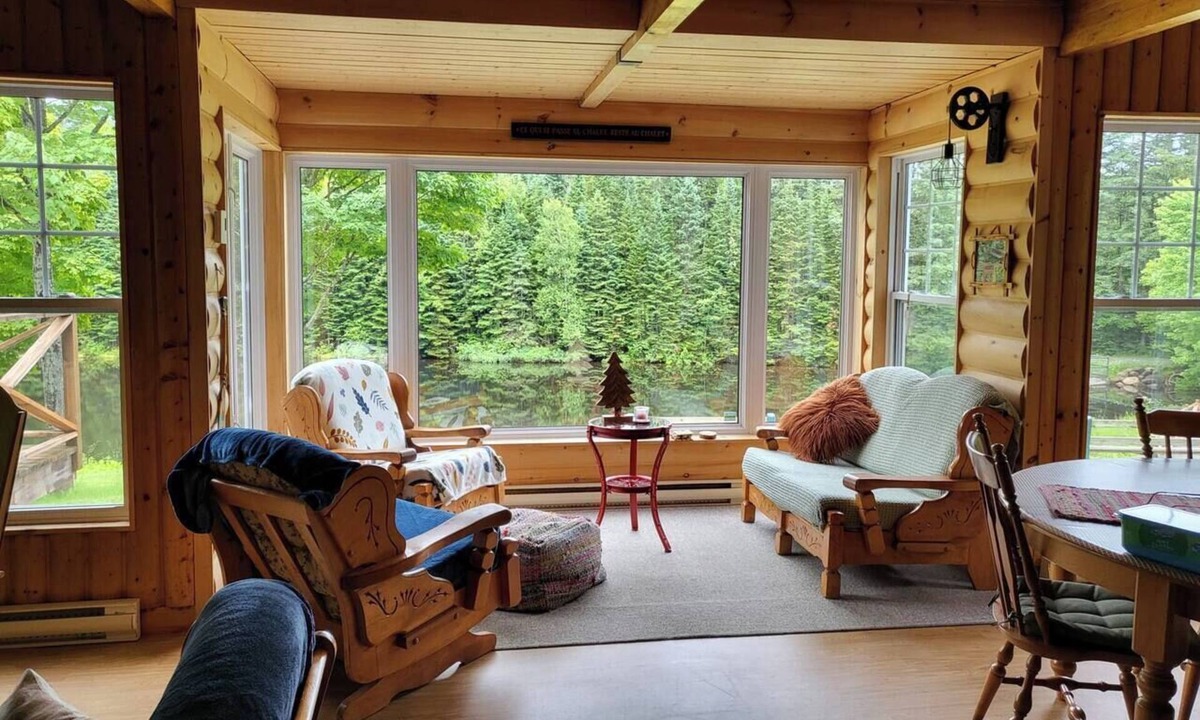 Chateau-Richer Ski Chalet | Le Rustique with private lake/Lakeside