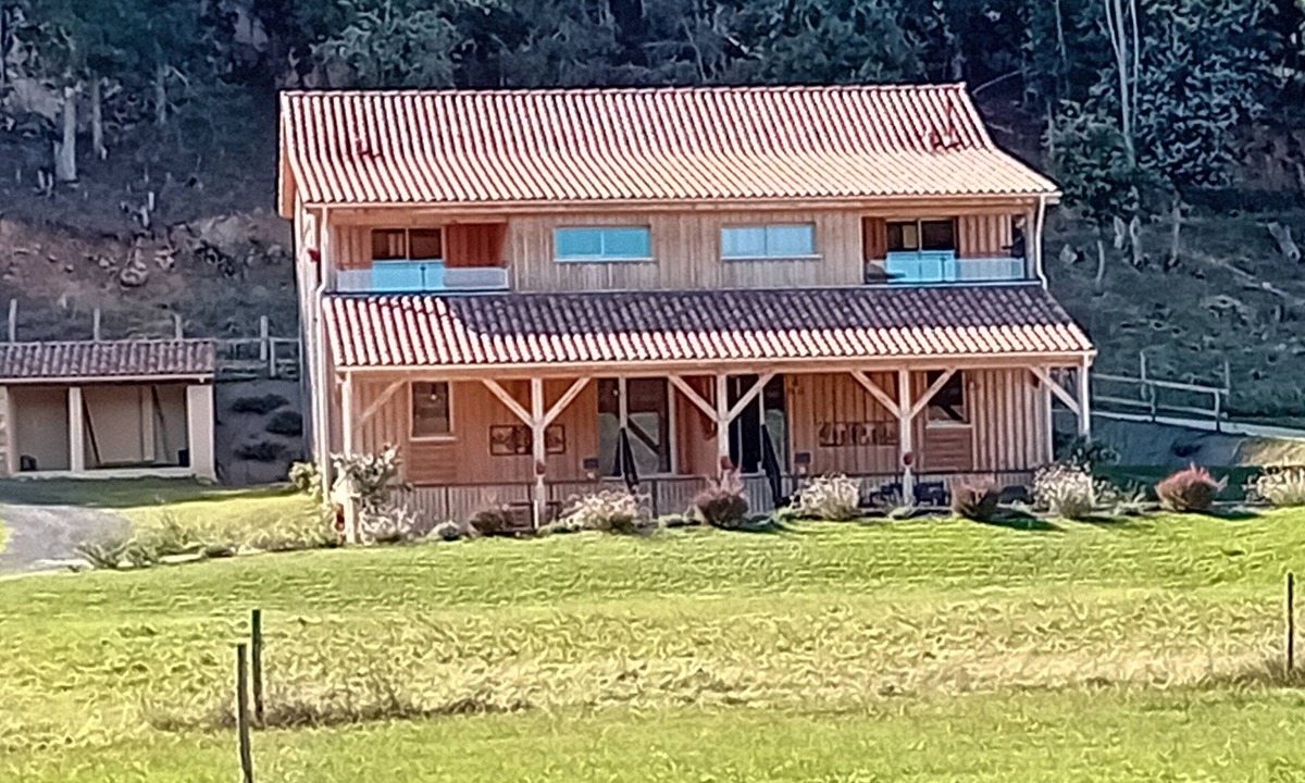 Saint-Leon-sur-Vezere Apartment | Le Séchoir des acacias "3 Gîtes: 12 people", with heated swimming pool.