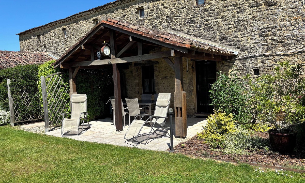 Cales Cottage | Le Séchoir at Cours du Fleuve Gîte Complex