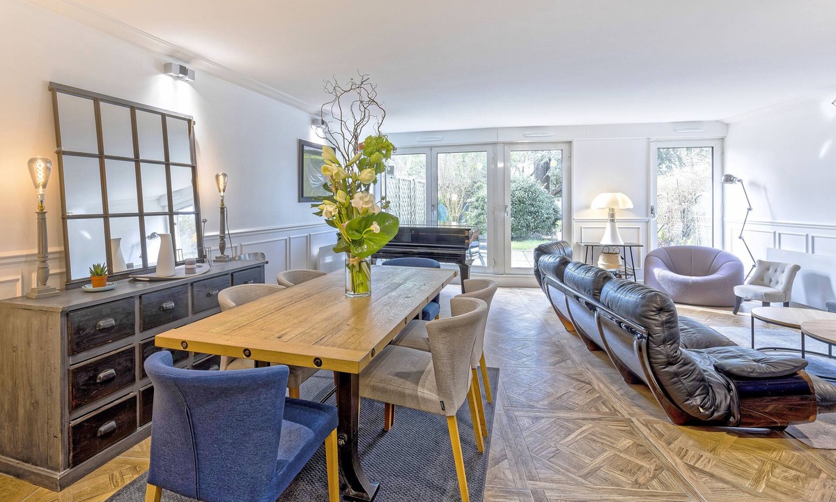 Notre-Dame Apartment | Le Saint Antoine: house-style apartment with garden, 1 free parking space