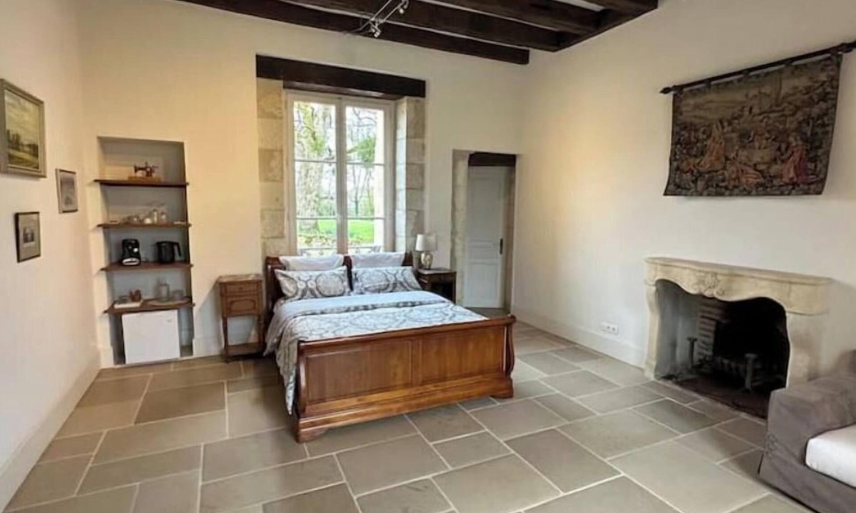 Lureuil Bed & Breakfast | Le Salon at La Brosse Estate – Accessible & Pet-Friendly Countryside Escape