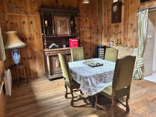 Aire-sur-l'Adour Apartment | Le Saloon