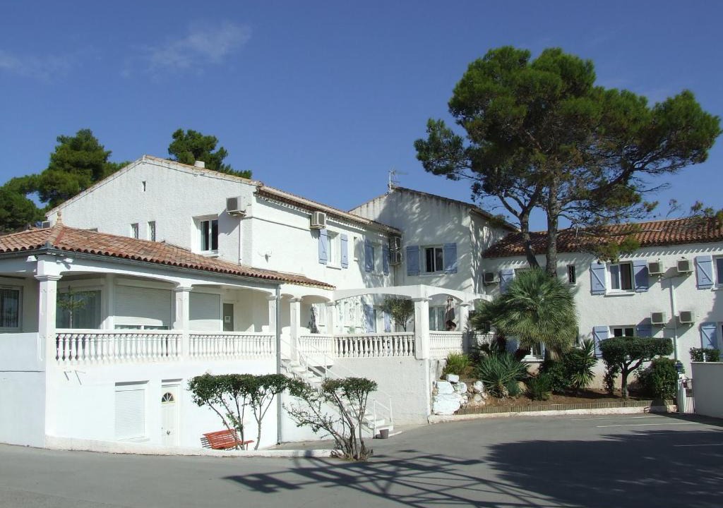 Clermont-l'Herault Hotel | Le Sarac Hôtel