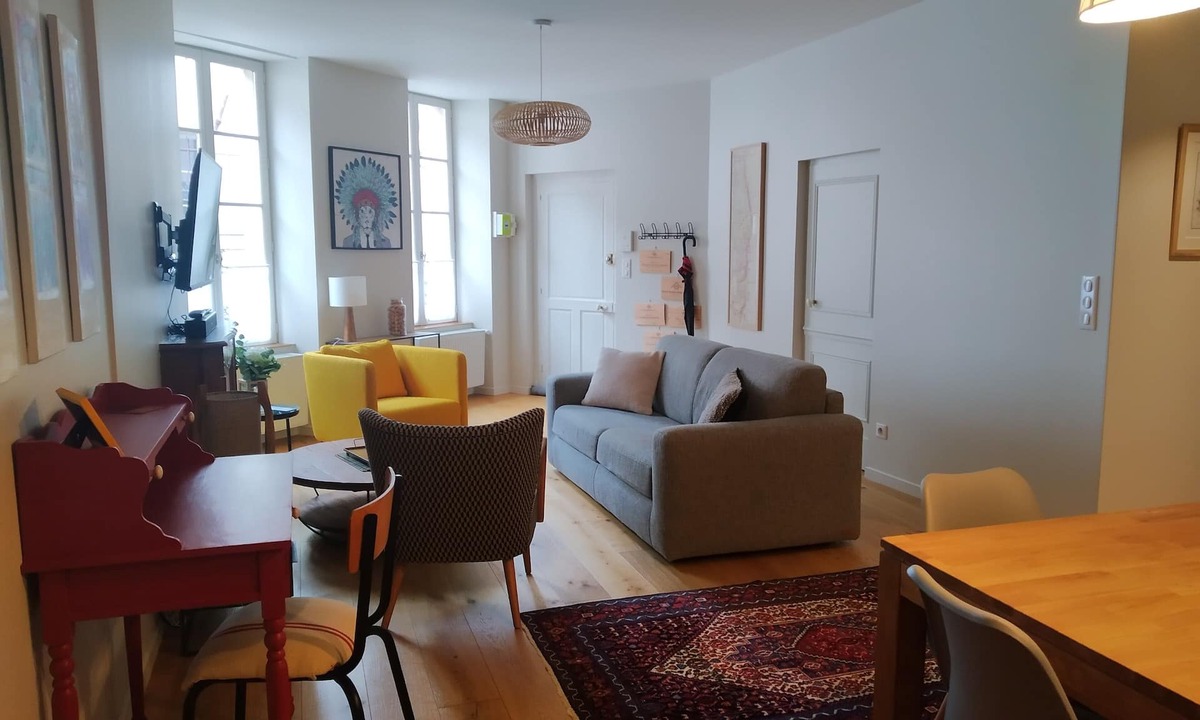 Beaune City Centre Apartment | "Le Sarment, Beaune historic district downtown