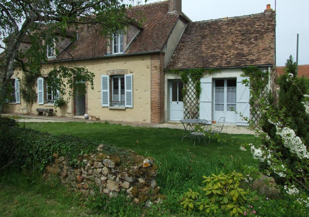 La Villeneuve-au-Chatelot House | Le Saule Argenté