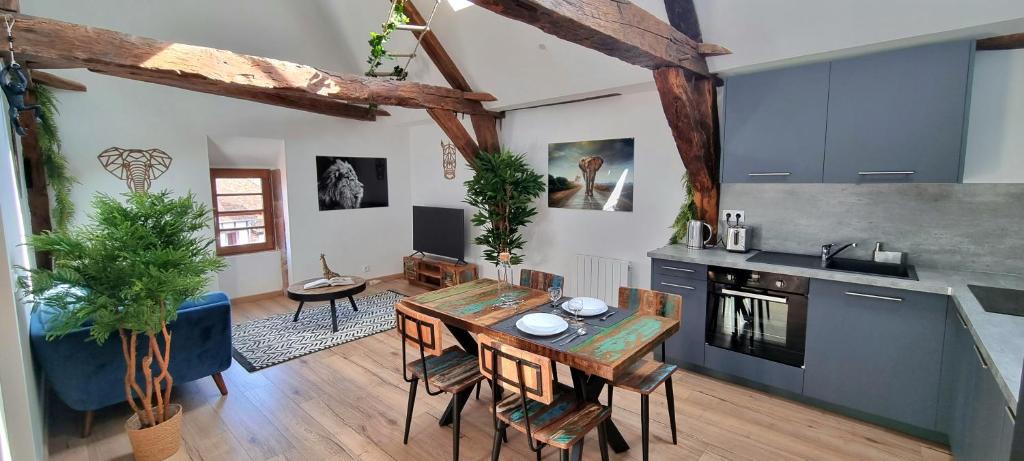 Meyssac Apartment | Le Savane