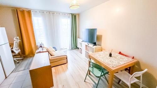 Drancy Apartment | Le Scandi Mix - T3 lumineux, parking et ascenseur
