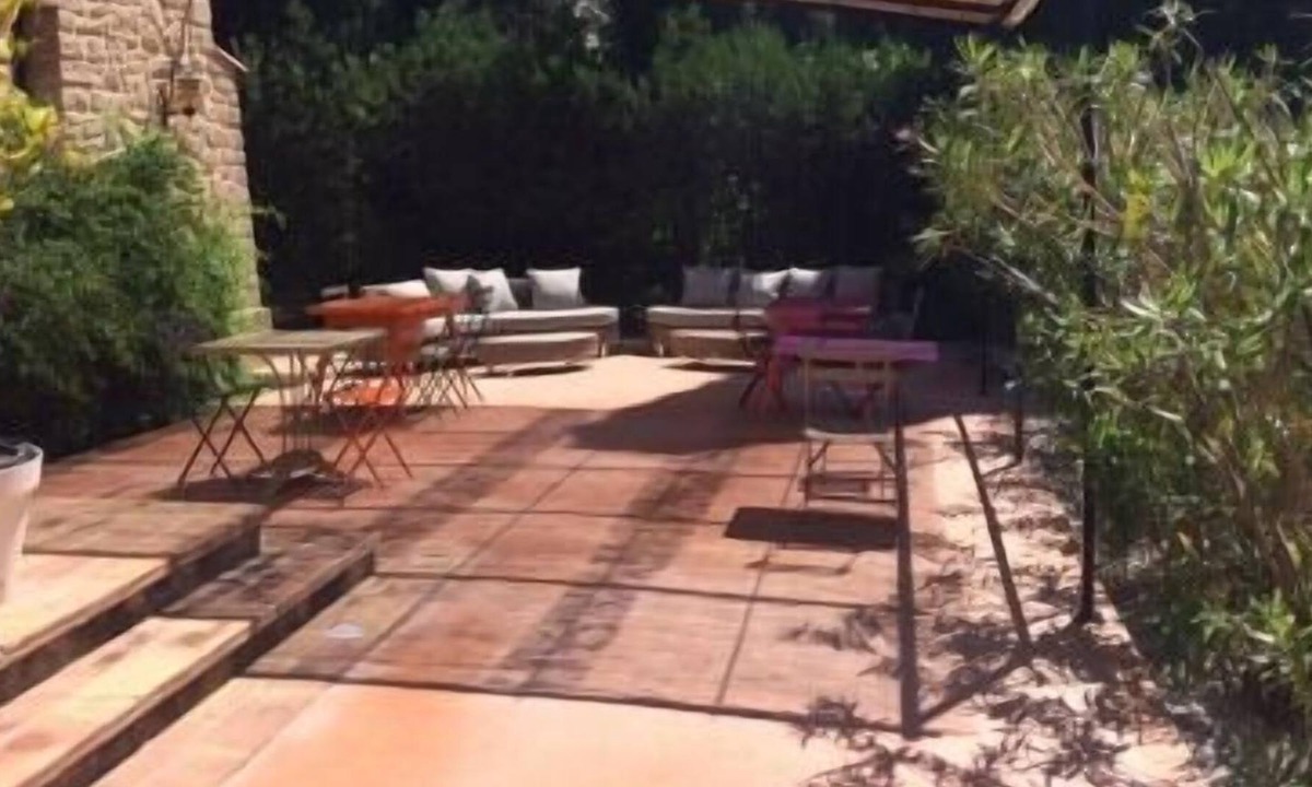 Les Cevennes House | Le Sens Six