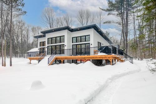 Pine Hill Ski Chalet | Le Singapour - Cottage Resort - Brownsburg-Chatham