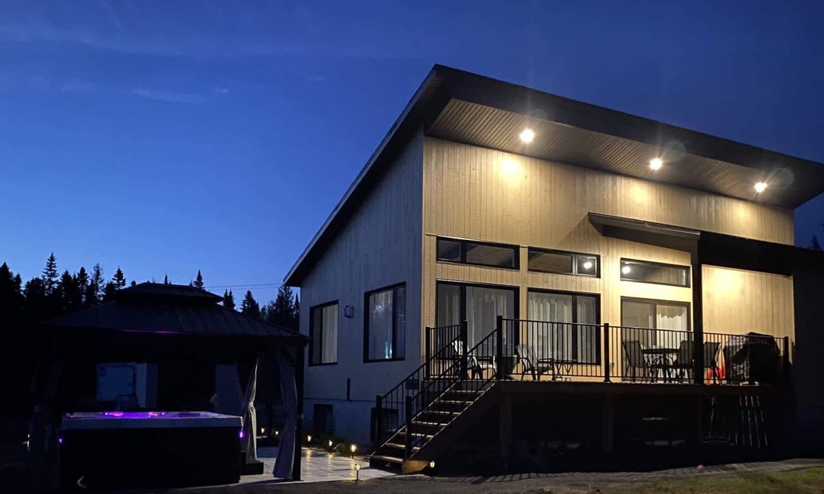 Shannon Ski Chalet | Le Skadi | Private Spa & Nature in Shannon