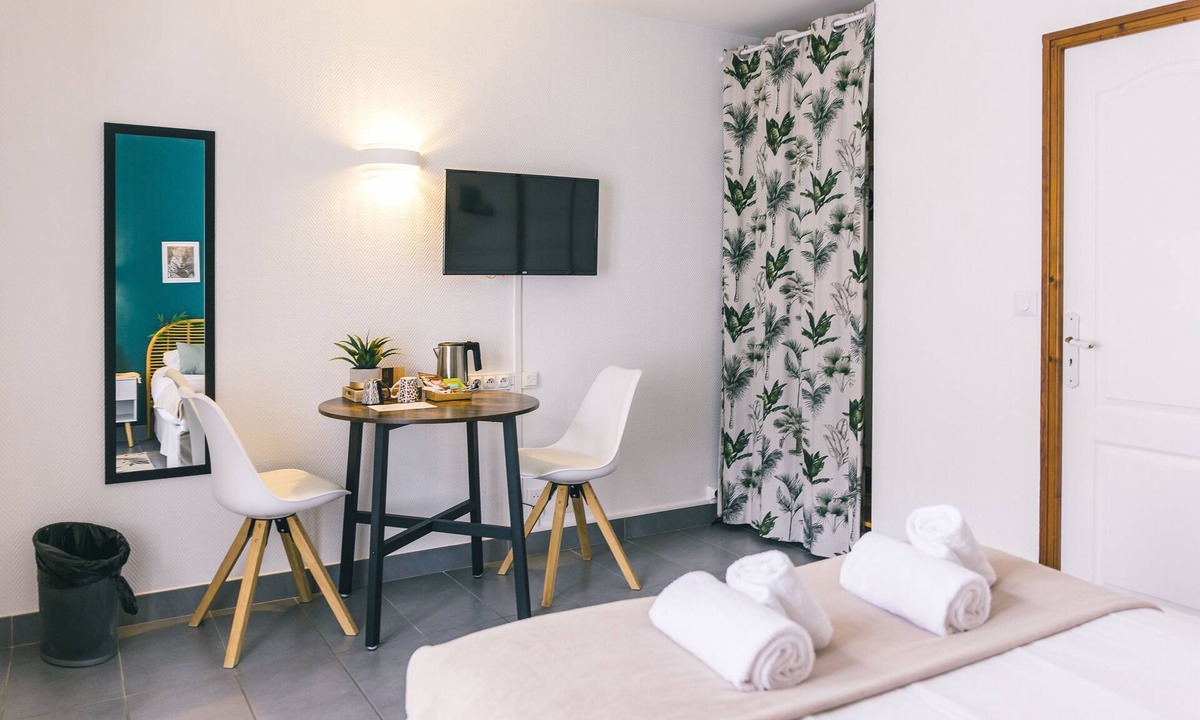 Montigny-la-Resle Hotel | Le Soleil D'or