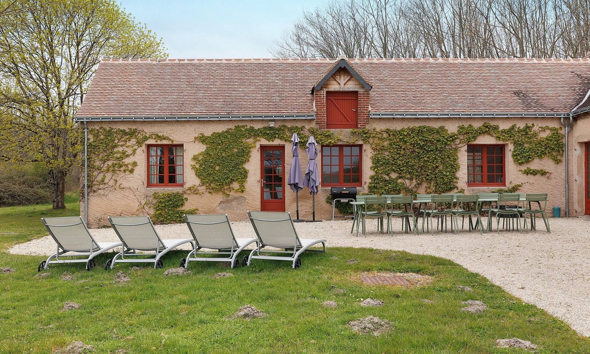 Ambillou Villa | Le Souchet – Domaine de La Trigalière with Shared Pool