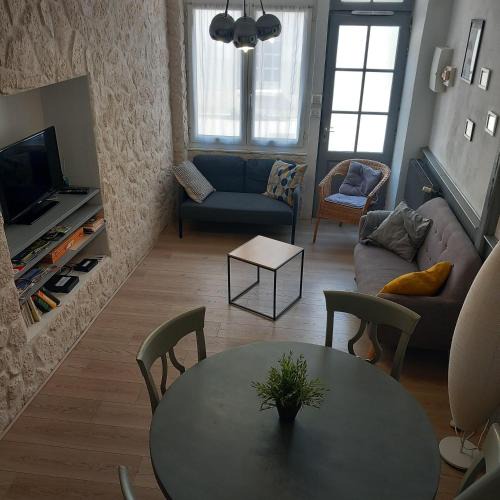 Amboise Apartment | Le sourire de Mona Lisa 2 étoiles 100m du château