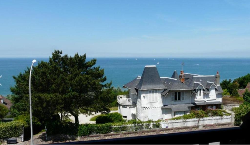 Benerville-sur-Mer Apartment | le SPA de Lily