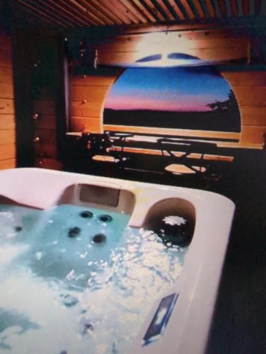 Valensole Bed & Breakfast | Le Spa des lavandes panoramique