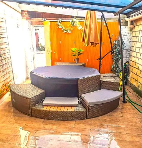 Equemauville Apartment | Le Spacieux Appartement avec Jacuzzi & Terrasse