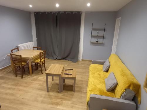 Beauvais Apartment | Le Spacieux, Tendance et sa Vue Panoramique