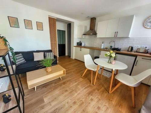 Saint-Barthelemy-d'Anjou Apartment | Le St Barth : Appartement T1 bis