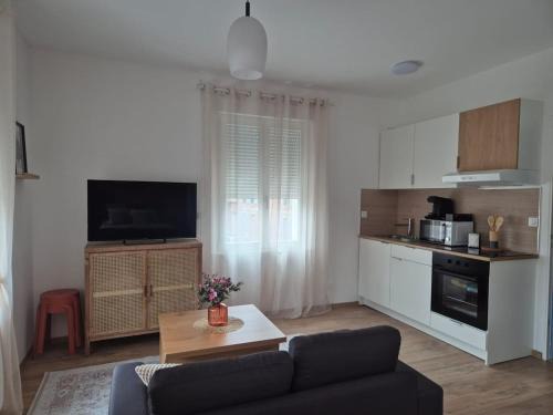 Peronne Apartment | le st fursy 1