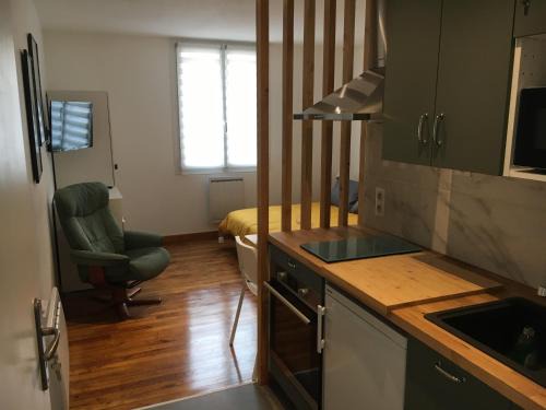 Bagneres-de-Bigorre Apartment | LE STUDIO, avec un extérieur, un local pour vos vélos, skis, bagages