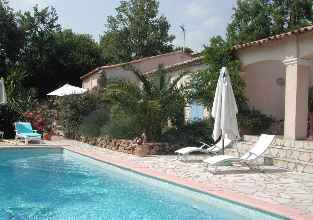 Tourtour Apartment | le studio bleu