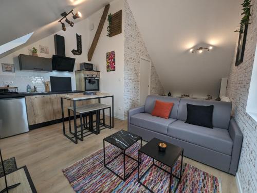 Digoin Apartment | Le Studio Neo-Retro
