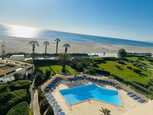 La Cote Radieuse Apartment | Le Sublime Terrasse Vue Mer Piscine avec Parking Privé Linge et Ménage de Fin de Séjour Compris