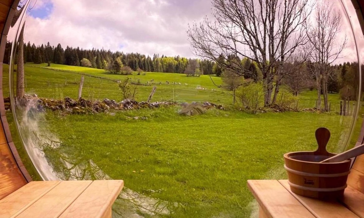 Verrieres-de-Joux Hotel | Le Tillau