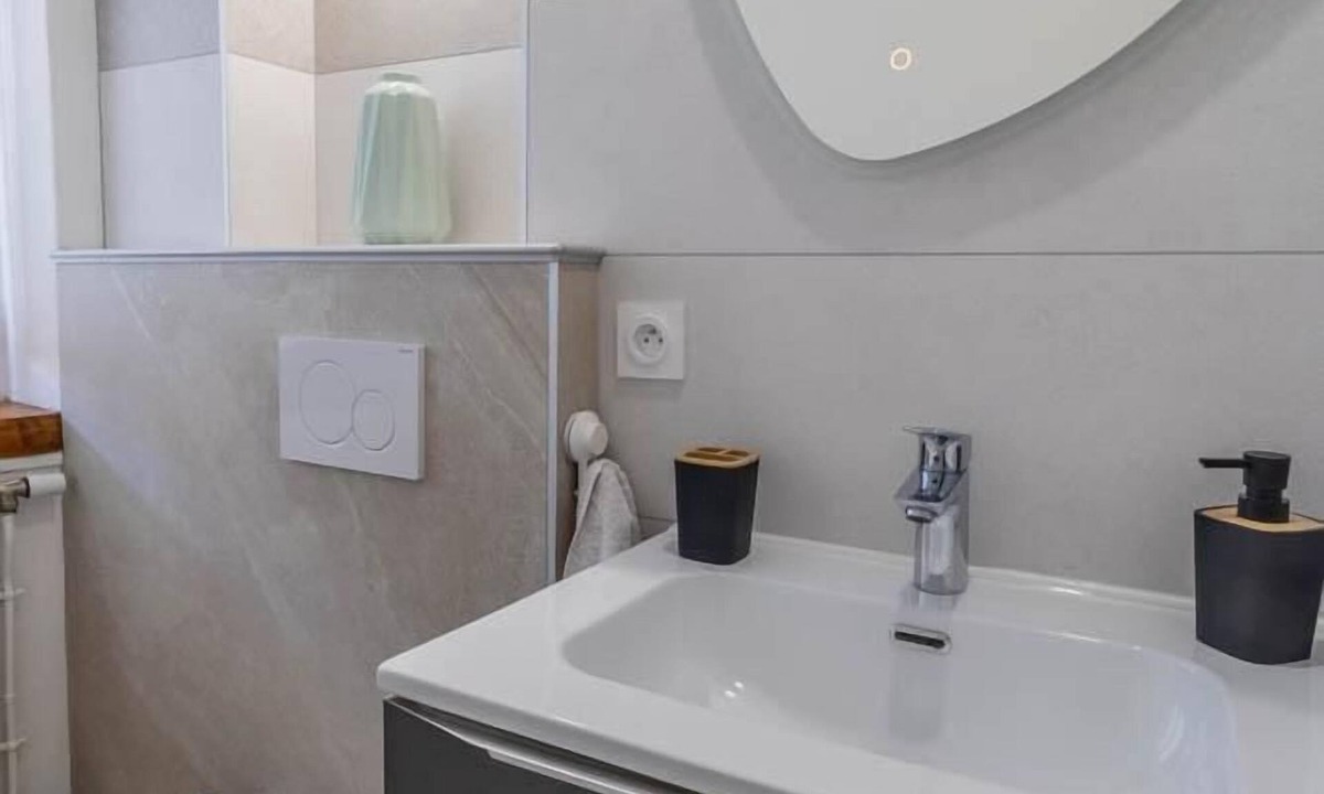 Curienne House | LE TILLEUL - CURIENNE