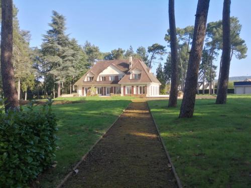 Le Luart House | Le toit d'éco pins