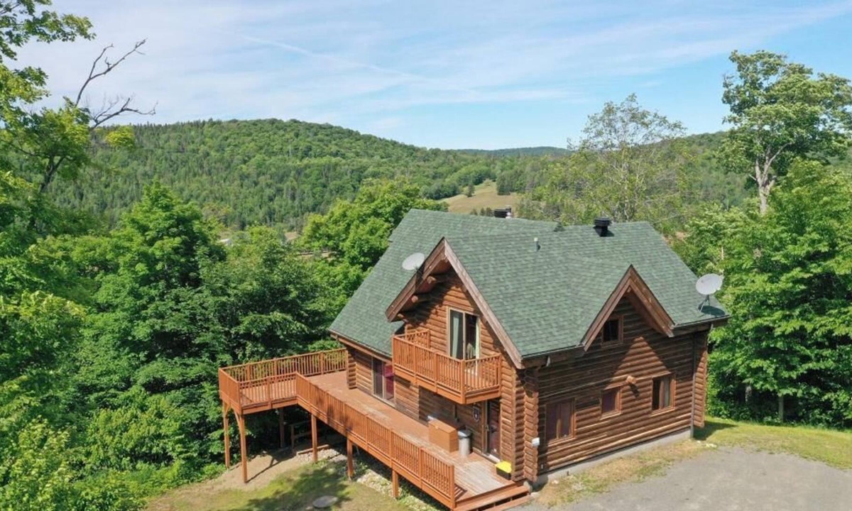 Saint-Faustin-Lac-Carre Ski Chalet | Le Tranquille CITQ# 246131