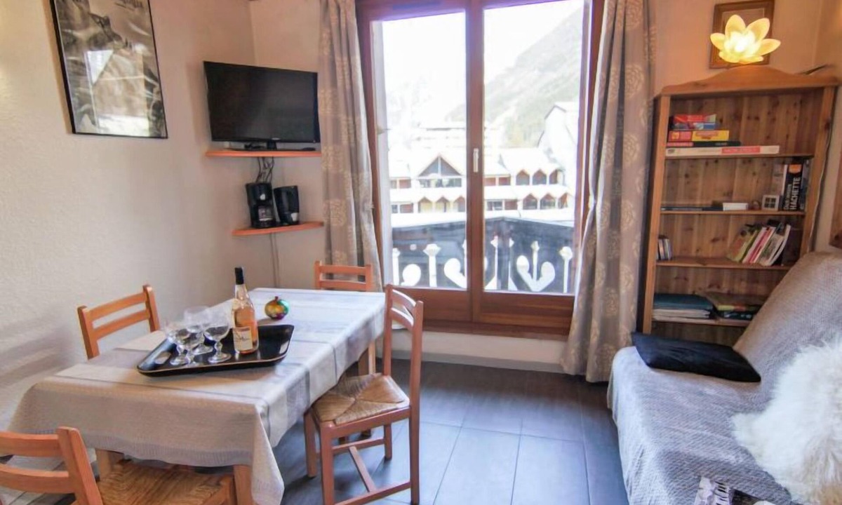 Chamonix City Centre Apartment | Le Triolet by Interhome