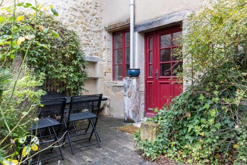 Montresor House | Le troglogite Ambraline