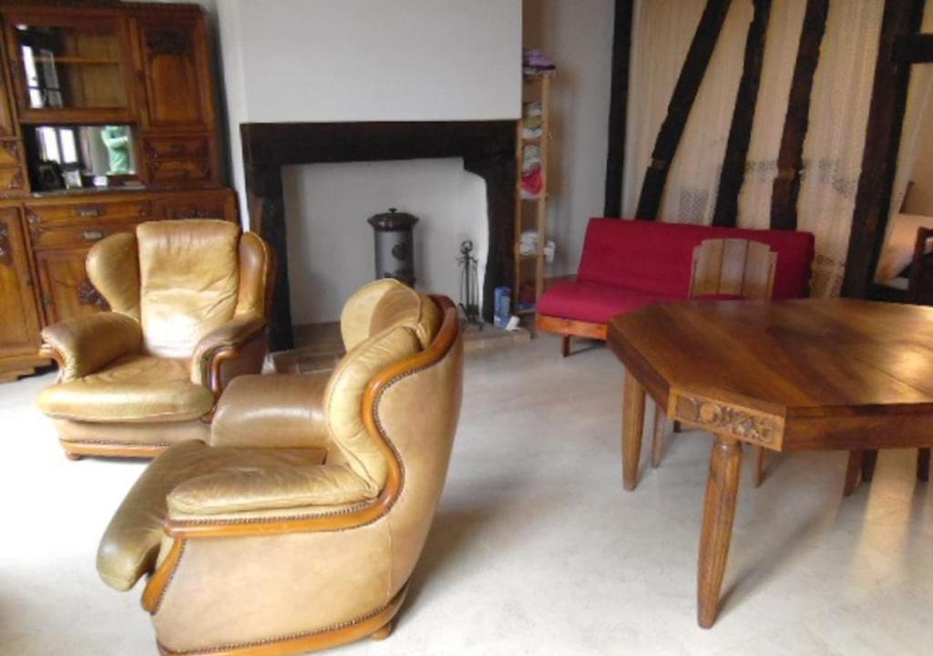 Uzerche Apartment | Le trou dans le mur