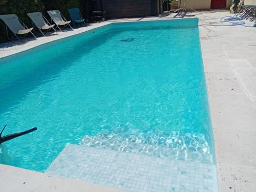 Colonzelle House | Le Val du Corsaire Petit déj compris, piscine, parking