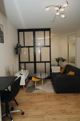 Pyramides Apartment | Le Vallès