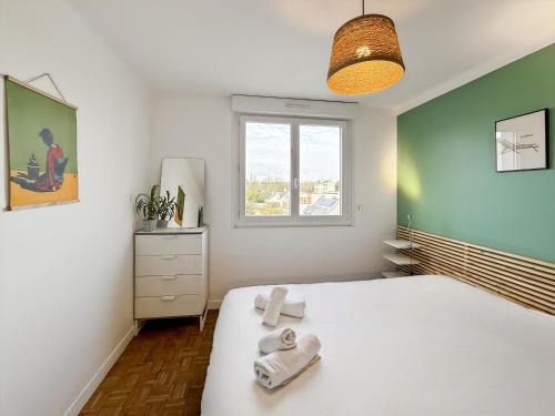 Nord-Saint-Martin Apartment | Le Verdun - Spacieux & Balcon - Coeur de Rennes