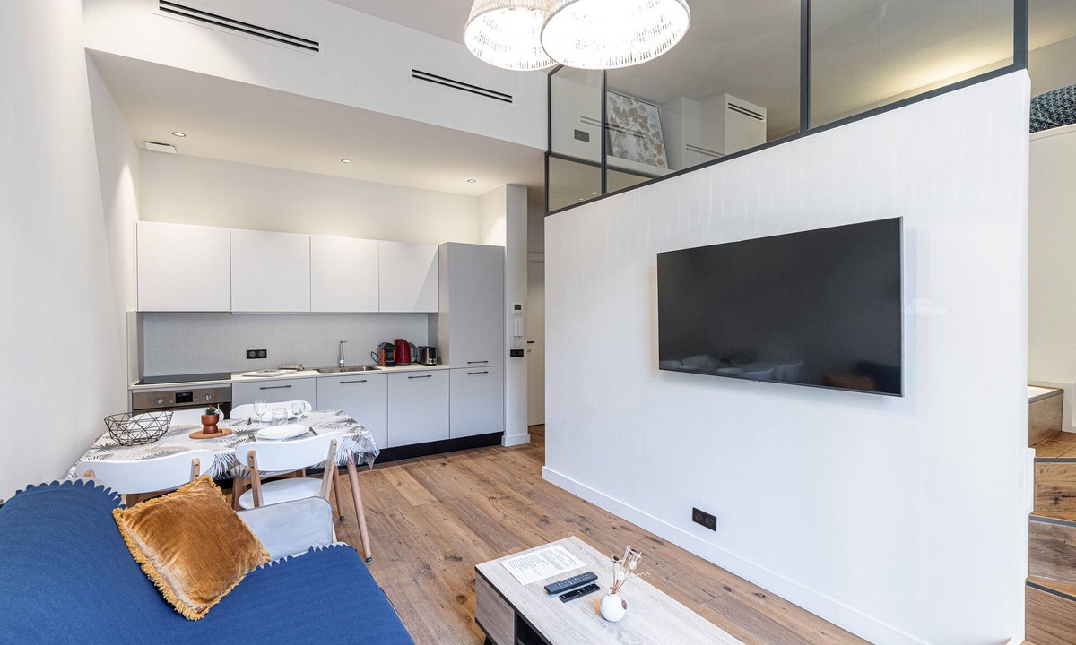 Jean-Medecin Apartment | Le Victor Hugo, air conditioning, elevator, balcony