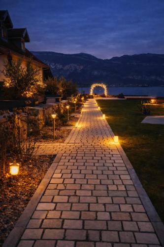 Conjux Villa | Le Victoria - Cottage 4 étoiles avec Sauna au bord du lac du Bourget