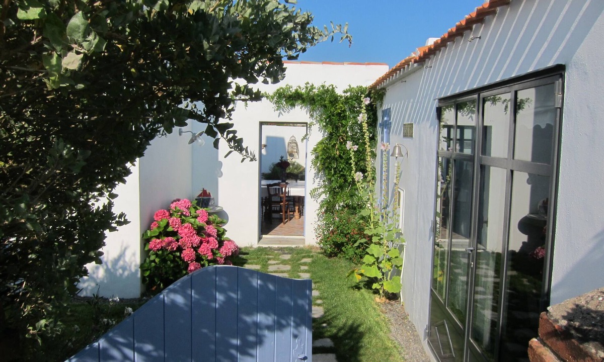 Noirmoutier-en-l'Ile House | Le Vieil, La Madeleine, 10 meters from the beach, on the dune